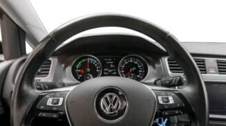 Volkswagen Golf - Image 4