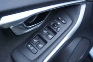 Volvo V40 – Image 11